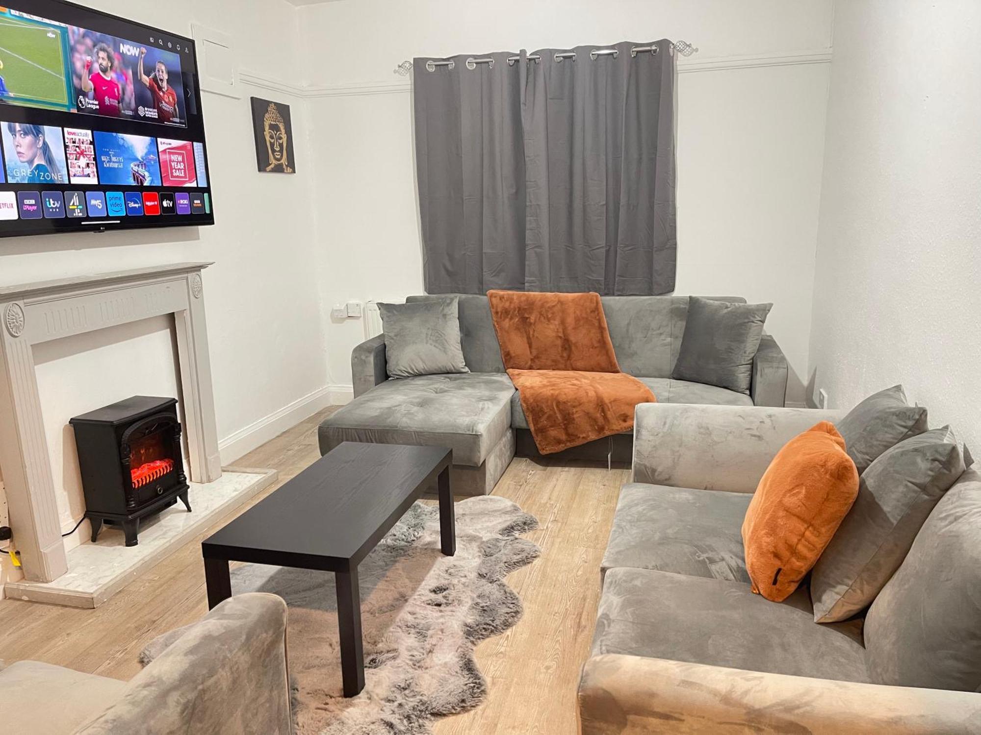 Hometel Digs Hidden Gem Large Comfy Home Can Sleep 15 Braunstone Town Exterior photo